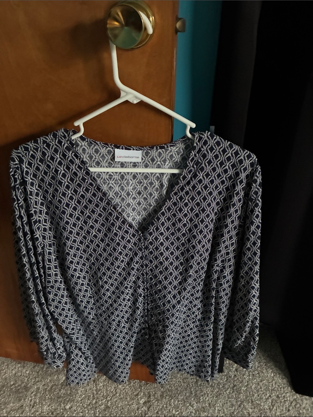 Liz Claiborne Navy and White Geometric V-Neck Long Sleeve Top